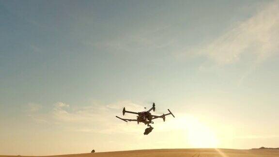 空中SLOMO无人机在农田上空进行监视