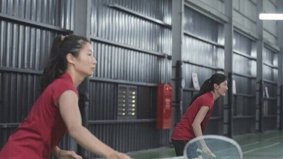 “羽毛球精神”女子双打练习驱动飞行