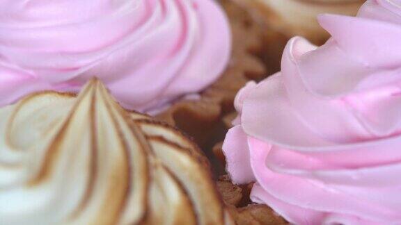 白色和粉色的奶油纸杯蛋糕食物甜点背景面包店