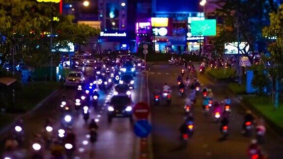 在越南胡志明市中心的微缩霓虹街一晚的时间流逝发生了倾斜