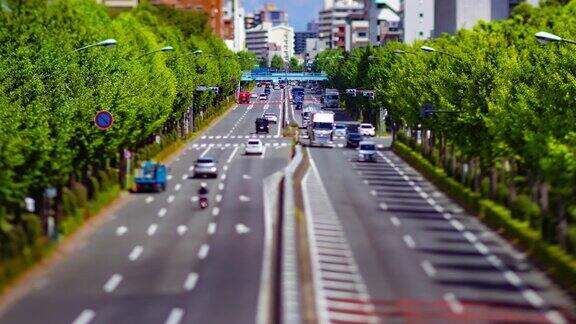 东京市中心街道上的微型交通堵塞延时倾斜