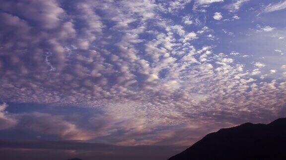 庆州天堂般的天空美丽的日落和移动的云