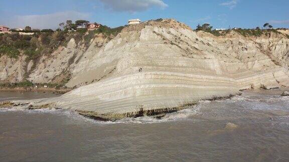 土耳其人阶梯上的无人机视角斯卡拉-德-Turchi是意大利西西里岛南部海岸的一个岩石悬崖