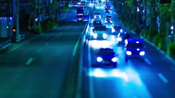 东京市中心街道上的一晚微型交通堵塞