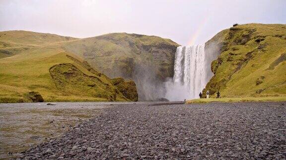 冰岛Skogafoss瀑布的游客