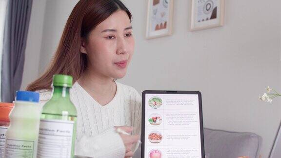 亚洲女性营养学家正在网上为她们的顾客和病人提供饮食建议