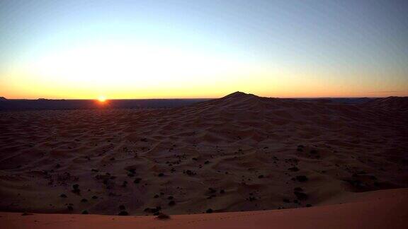 沙漠在日落