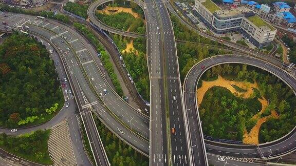 中国武汉城市景观白天时间交通路口航拍全景4k