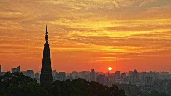 全景城市和现代建筑在杭州夕阳余晖