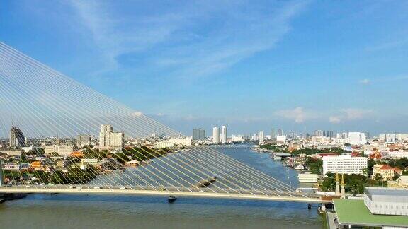 拉玛八世大桥是一座横跨湄南河的斜拉桥
