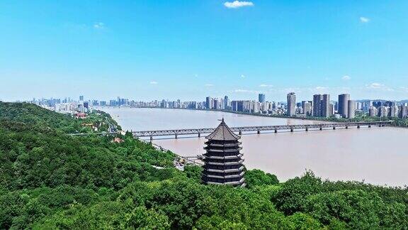 古六和塔与杭州城市