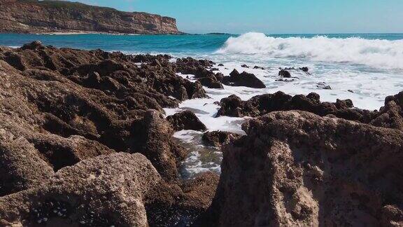 海浪打破