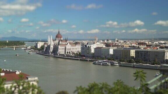 布达佩斯佩斯河畔和国会大厦