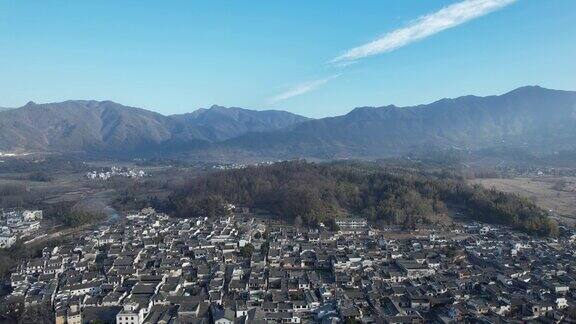 空中缩小视图红村-一个村庄在中国绘画