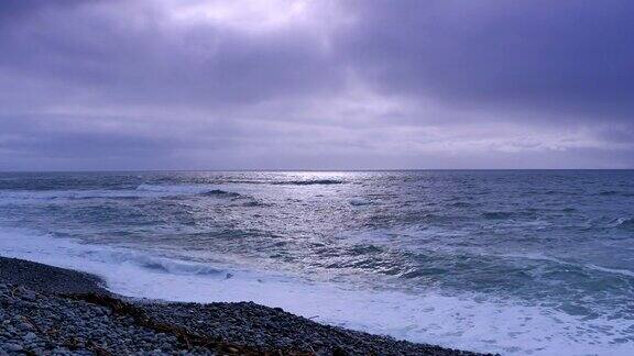 冬季天气风暴海浪冲击太平洋西北海岸海滩