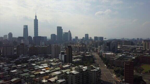 台湾晴天台北市中心交通街道高空中全景4k