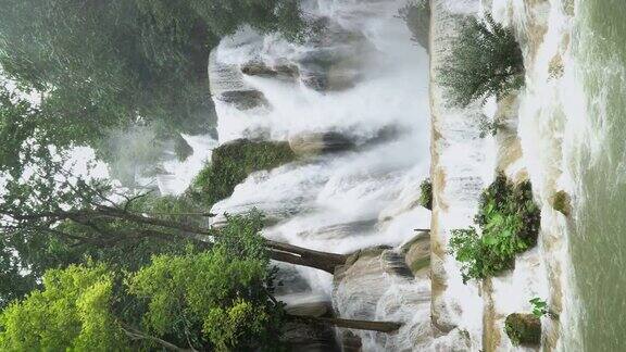 老挝琅勃拉邦的4K(垂直)匡斯瀑布
