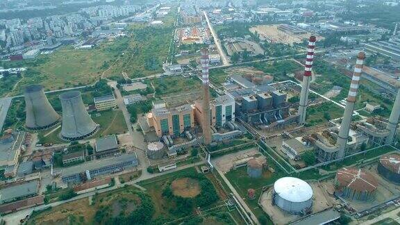 保加利亚索菲亚附近的重工业煤动力工厂的超宽鸟瞰图