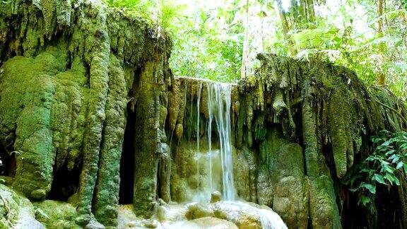 美丽的四面瀑布泰国北碧府