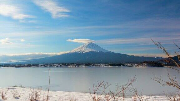 4k时间流逝在白天的场景富士山在冬季日本