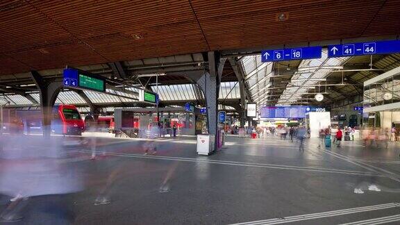 瑞士白天灯光苏黎世市中心火车站外拥挤的大厅全景4k时间推移