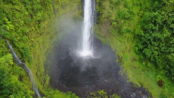 夏威夷大岛阿卡卡瀑布