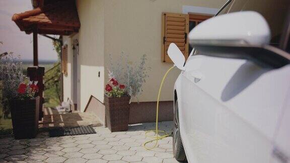 电动汽车在家充电