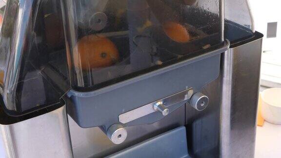 榨汁机是为制作新鲜橙汁而准备的机器