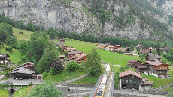 瑞士因特拉肯村供游客参观