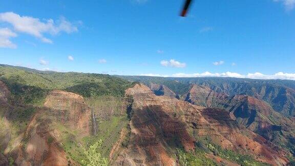 夏威夷考艾岛的纳帕利海岸的直升机之旅