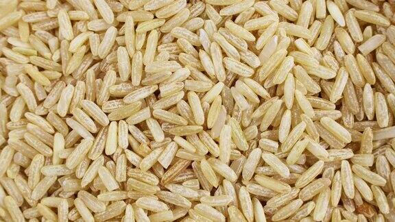 俯视图生糙米种子圈旋转特写