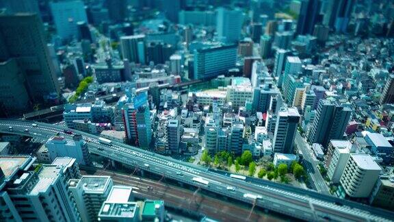大阪高速公路附近的全景微缩城市景观延时倾斜