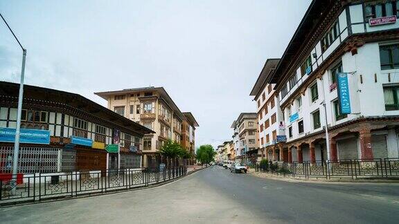 不丹廷布市中心的交通和人群的时间流逝