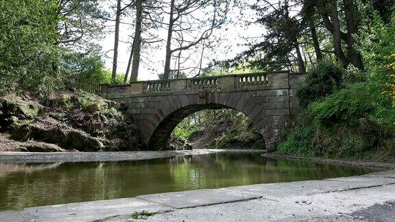 维多利亚时代的水上石桥