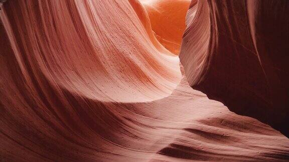 橙色砂岩岩石峡谷的石波