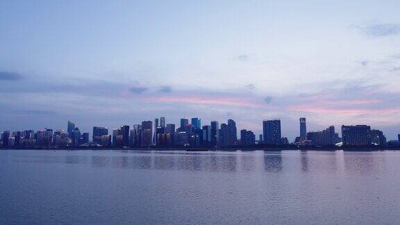 夕阳下的杭州城市全景