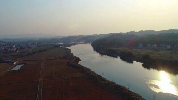 中国湖南农村河流的航空摄影