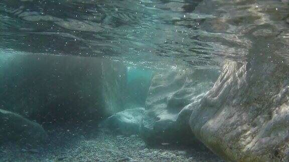意大利卡拉布里亚的海底幻想石