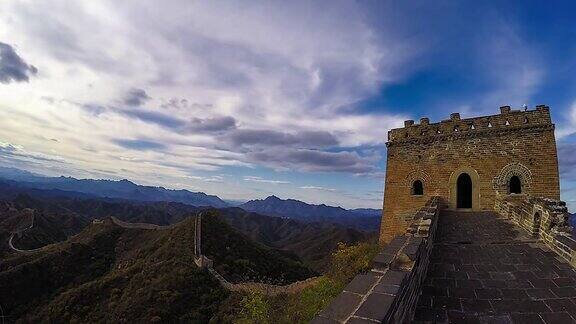 秋天的长城美丽的天空和云(延时)