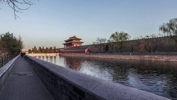 中国北京2016年3月21日:日落时分漫步并欣赏中国北京紫禁城塔的美丽景色