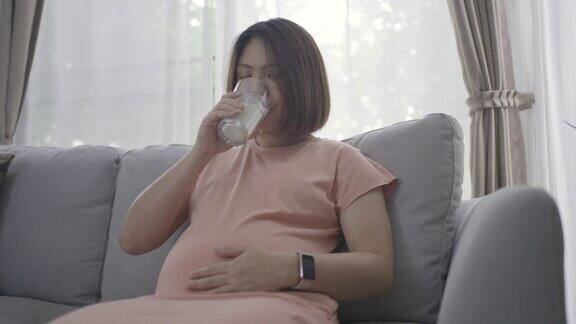 健康的亚洲孕妇喝牛奶保健婴儿在子宫内