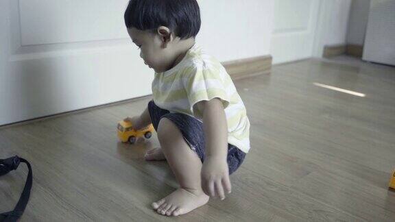 亚洲婴儿玩玩具汽车塑料