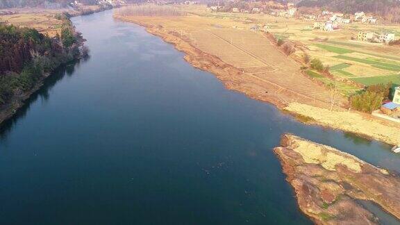 中国湖南农村河流的航空摄影