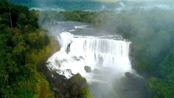 老挝沙邦莱瀑布