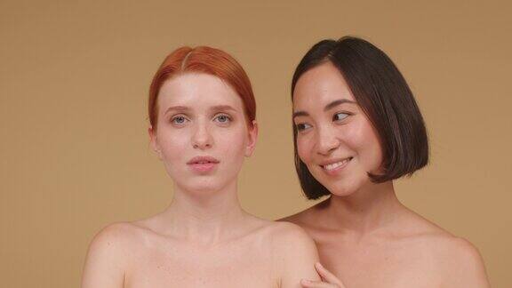 年轻的亚洲和白人模特展示完美的面孔和身材