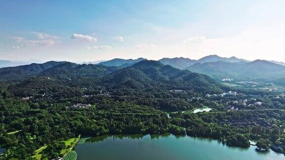 鸟瞰中国浙江省杭州市美丽的西湖自然风光