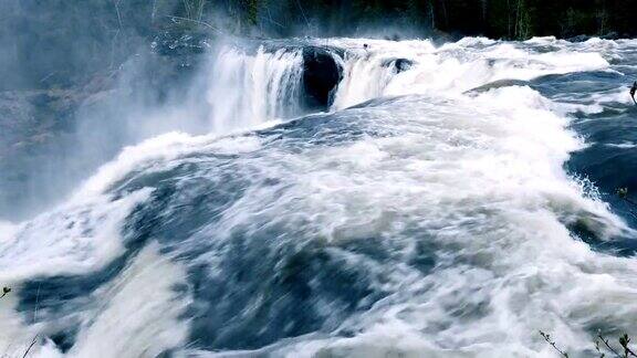 雅姆特兰西部的里斯塔法勒瀑布被列为瑞典最美丽的瀑布之一