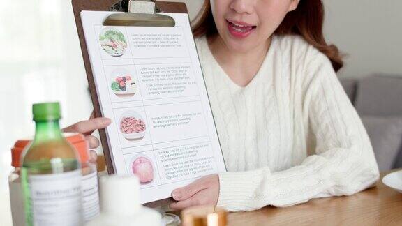 亚洲女性营养学家正在网上为她们的顾客和病人提供饮食建议