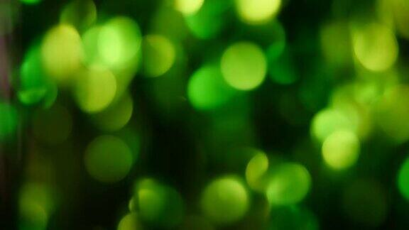 抽象模糊的绿色灯光作为新年背景