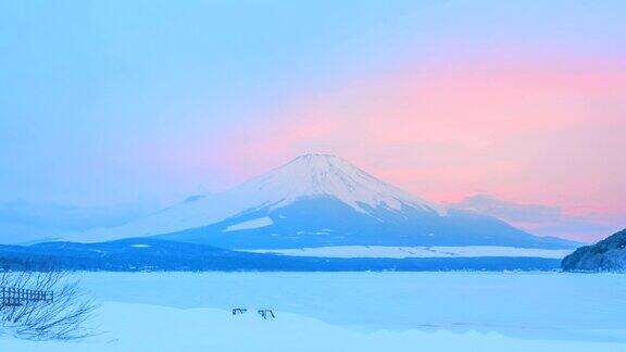 4k时间推移日落富士山与川口湖冰封冬季日本